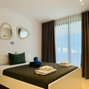 Hotel White